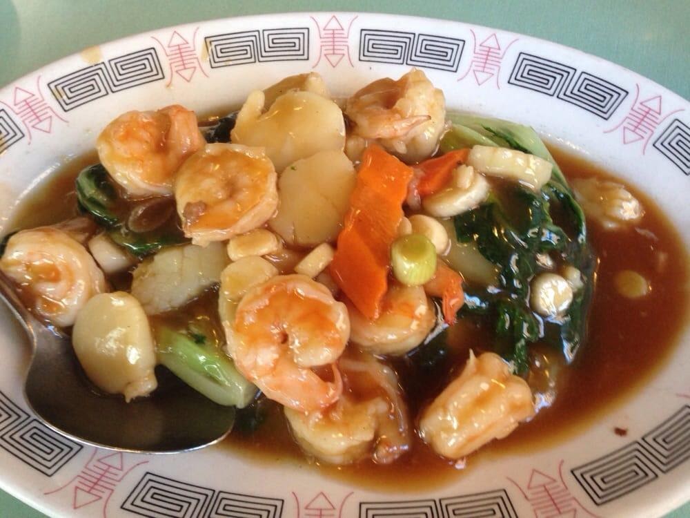 Photo of Uncle Wong's Restaurant - El Cerrito, CA, United States. Scallop & Shrimp with Tender Greens