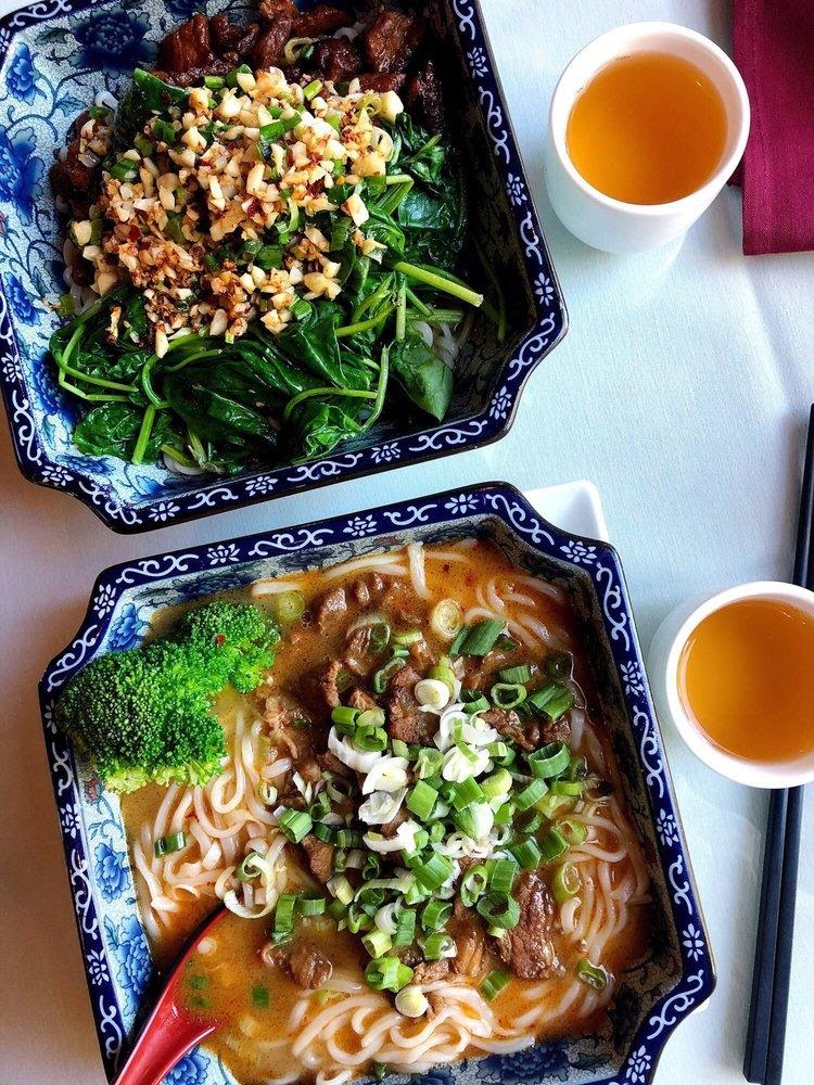 Photo of Da Lian - Berkeley, CA, United States. Spicy pork brisket noodle soup & garlic noodles