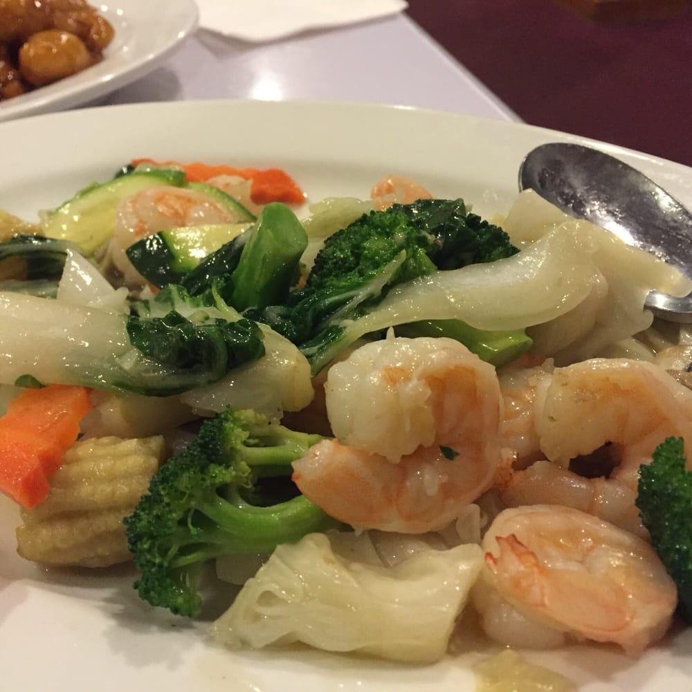 Photo of Tai San Restaurant - Berkeley, CA, United States. Shrimp with veggies, well cooked!