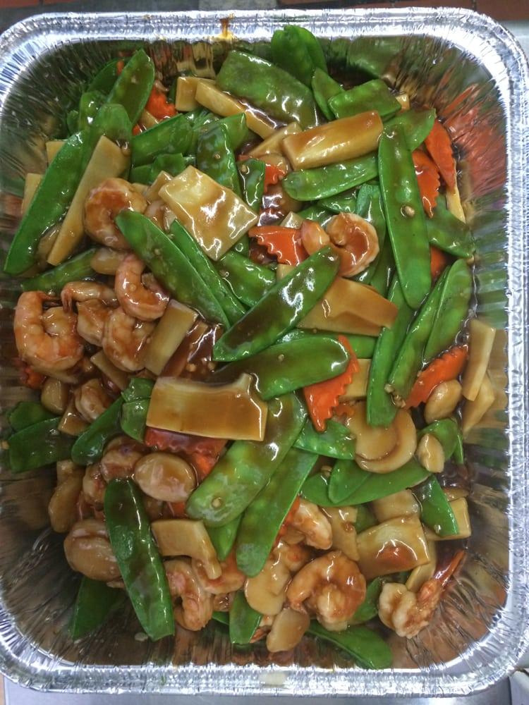 Photo of Eastern Winds Chinese Restaurant - Fremont, CA, United States. Snow peas prawns small party trey