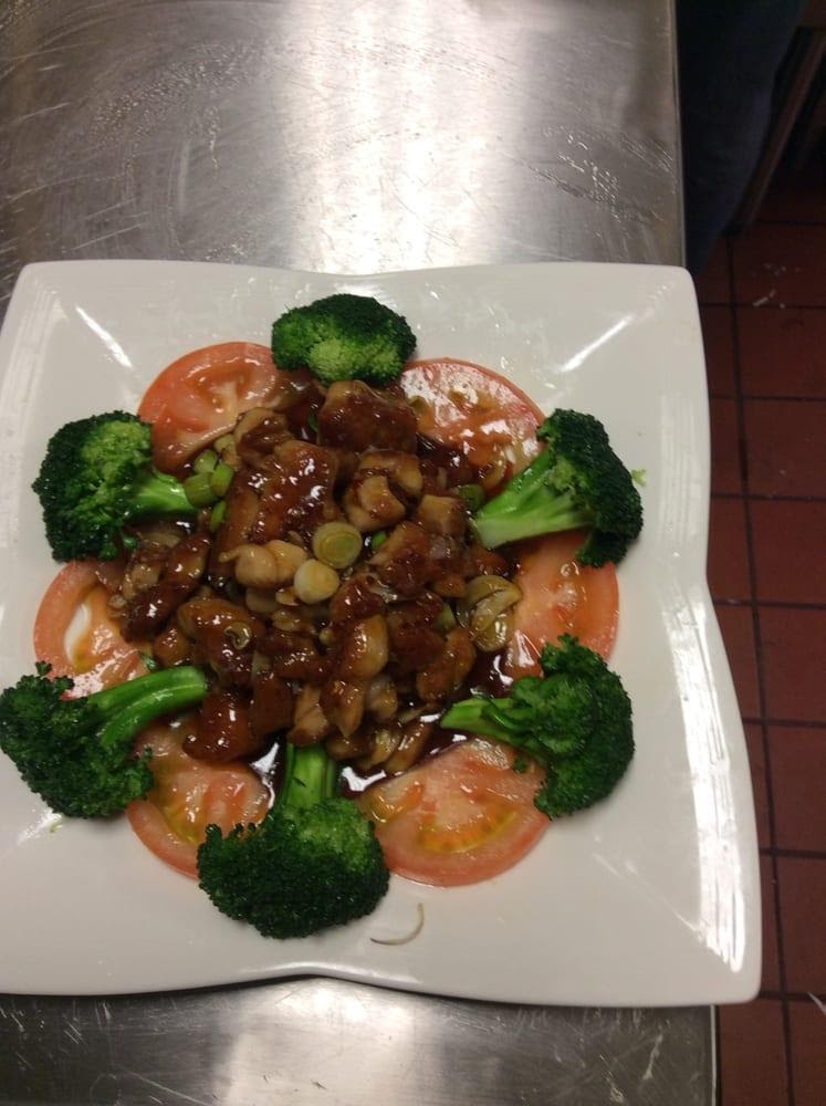 Photo of King Kong Chinese Restaurant - Castro Valley, CA, United States. General Tsao's Chicken